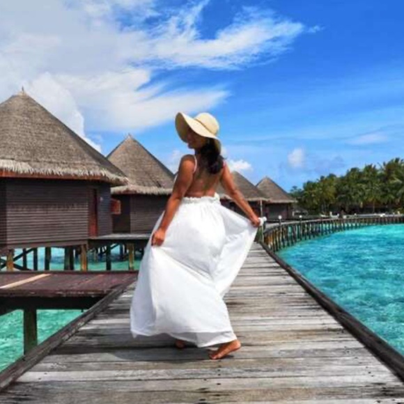 Backless Lace Detail White Maxi Dress - Picture 14 of 17